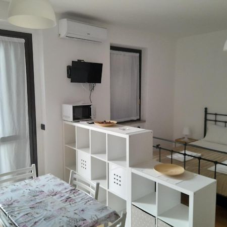 マンデッロ・デル・ラーリオCasa Stefania 3アパートメント エクステリア 写真